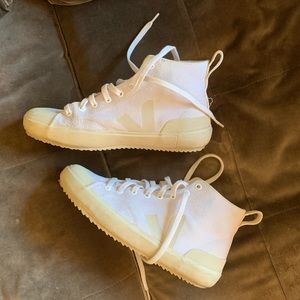 Veja Nova High Top Sneaker - Cream